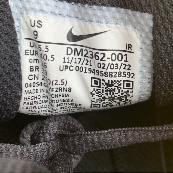 Nike AIR MAX PLUS Women's Running Shoes BLACK WHITE DM2362-001 Size 9 Men's 7.5 - Picture 11 of 16